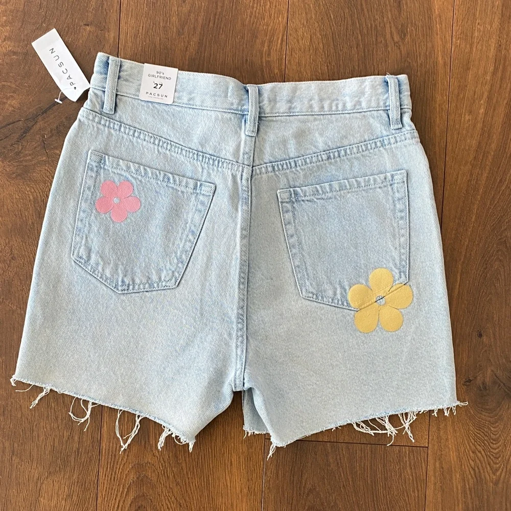 Pacsun 90’s Girlfriend Light Blue Jean Shorts with Floral Accents size 27 NWT - Picture 5 of 5